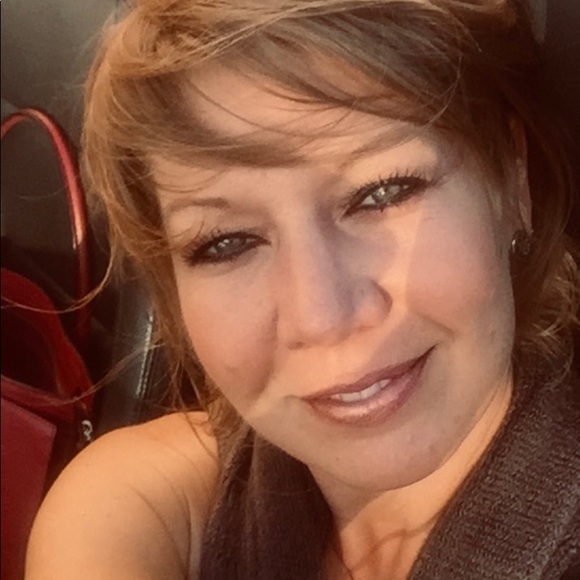 Meet your Posher, Christie - Picture 1 of 1